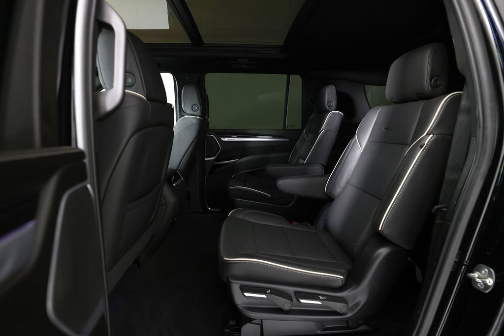 Used 2025 Cadillac Escalade ESV Sport AWD/4WD image 15