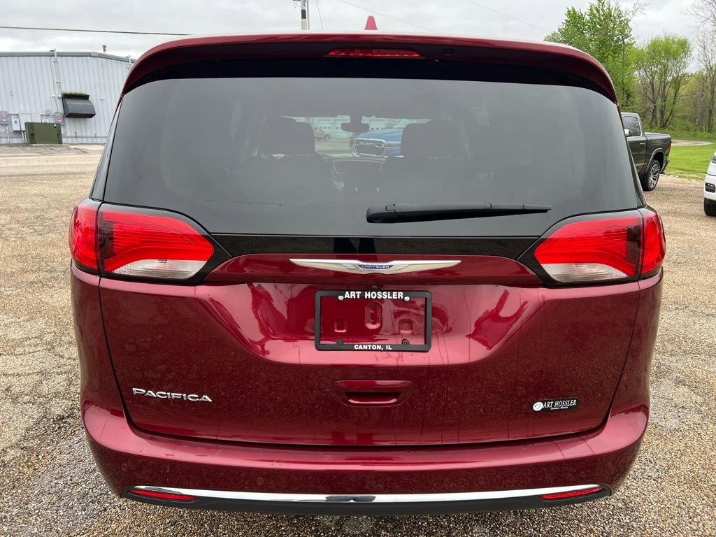 Used 2020 Chrysler Pacifica Touring w/ Tire & Wheel Group FWD image 6