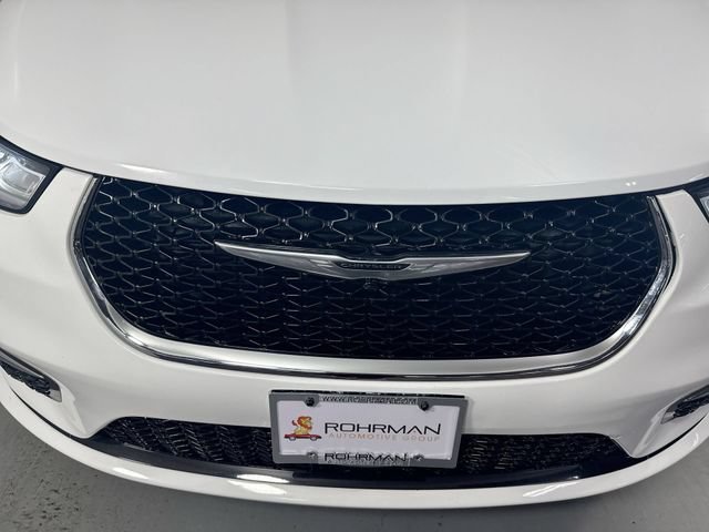 Used 2023 Chrysler Pacifica Touring-L FWD image 26