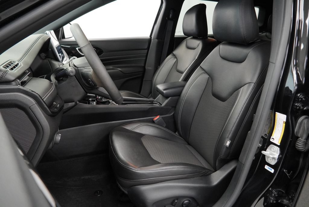 Used 2023 Jeep Compass Latitude w/ Convenience Group AWD/4WD image 7