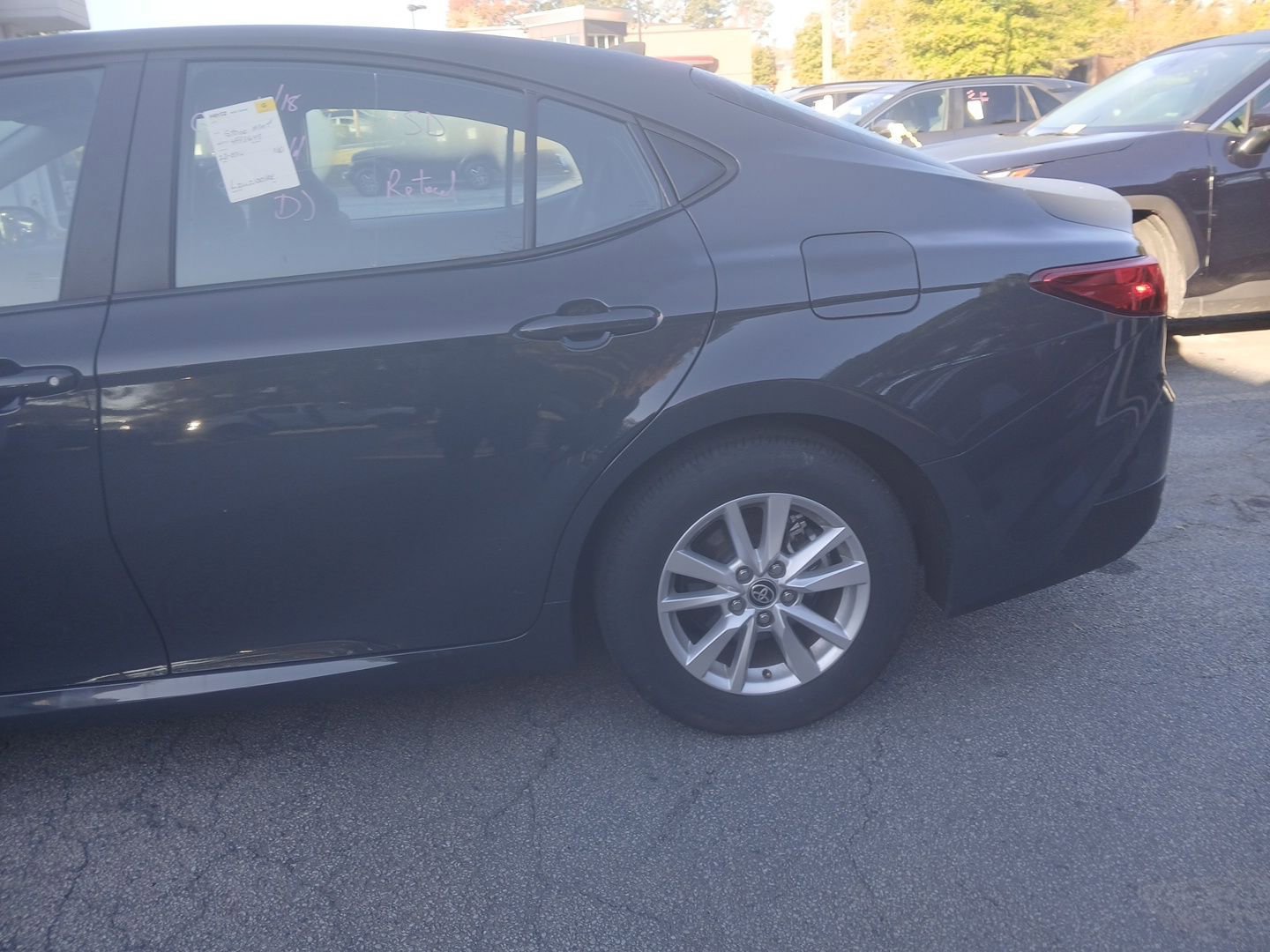 Used 2025 Toyota Camry LE image 5