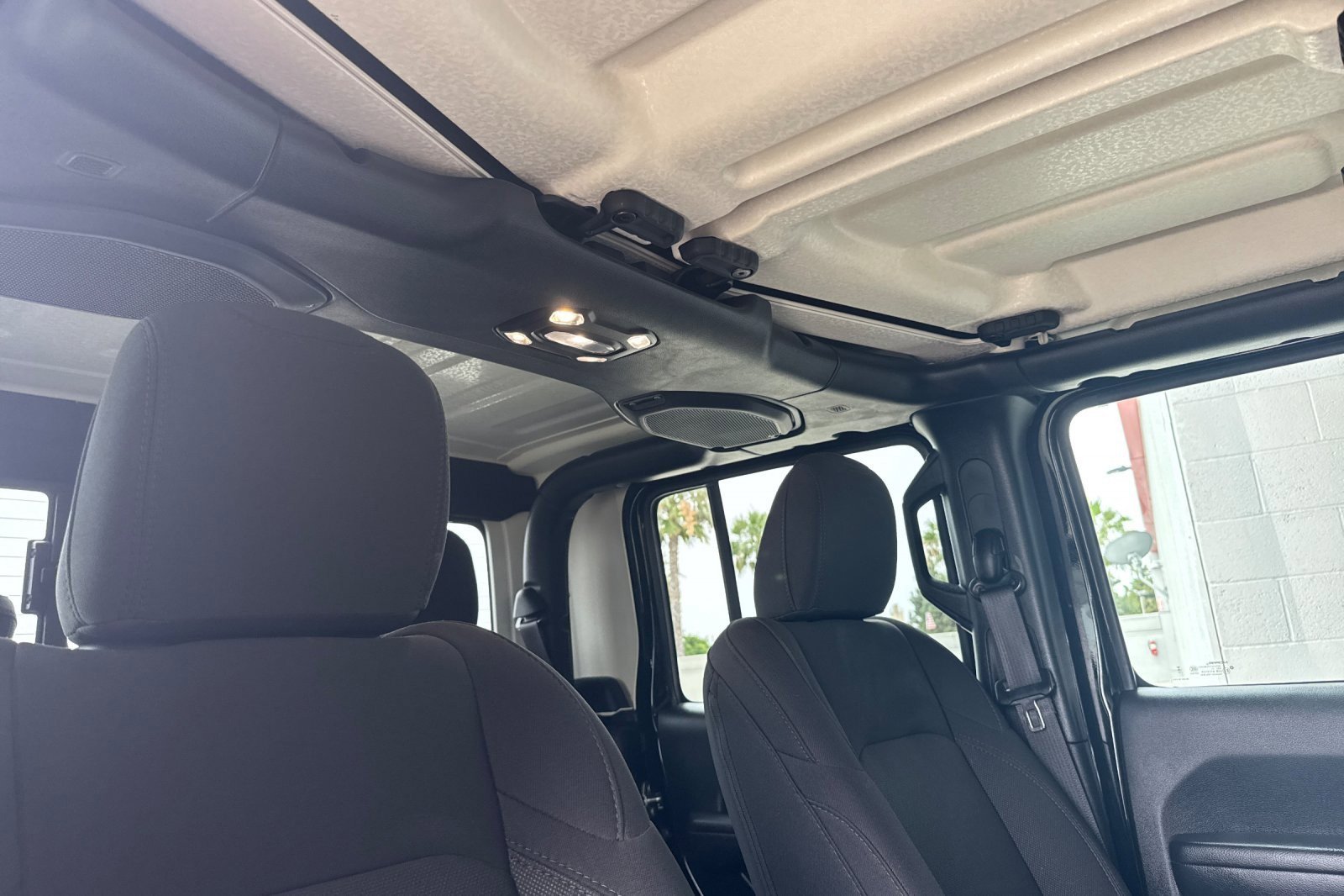 Used 2023 Jeep Gladiator Sport AWD/4WD image 15