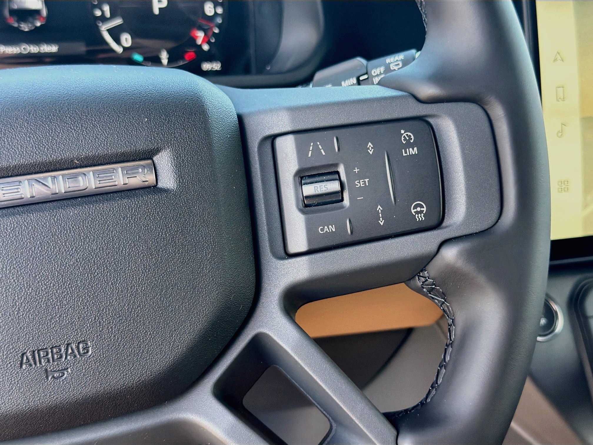 New 2026 Land Rover Defender 110 X-Dynamic SE AWD/4WD image 39