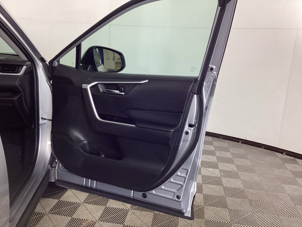 Used 2022 Toyota RAV4 XLE AWD/4WD image 8