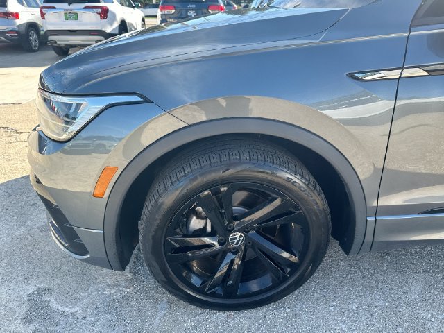 Used 2023 Volkswagen Tiguan SE R-Line AWD/4WD image 44