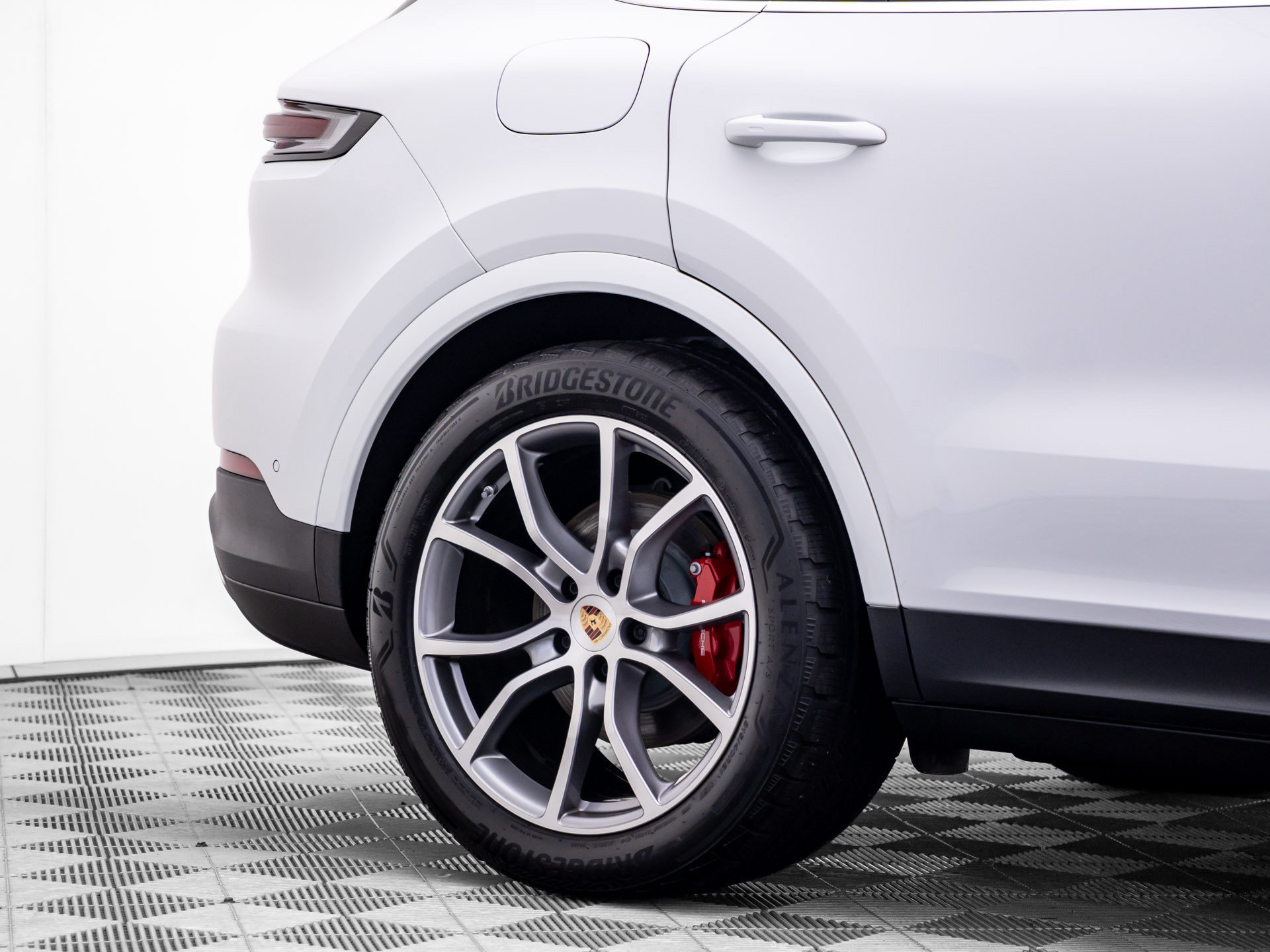 Certified 2025 Porsche Cayenne S AWD/4WD image 33