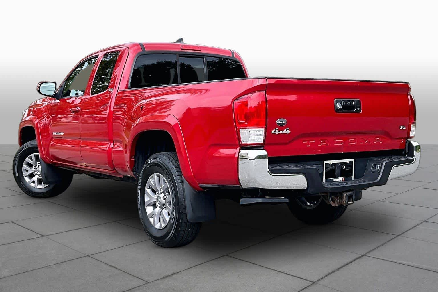Used 2017 Toyota Tacoma SR5 AWD/4WD image 12