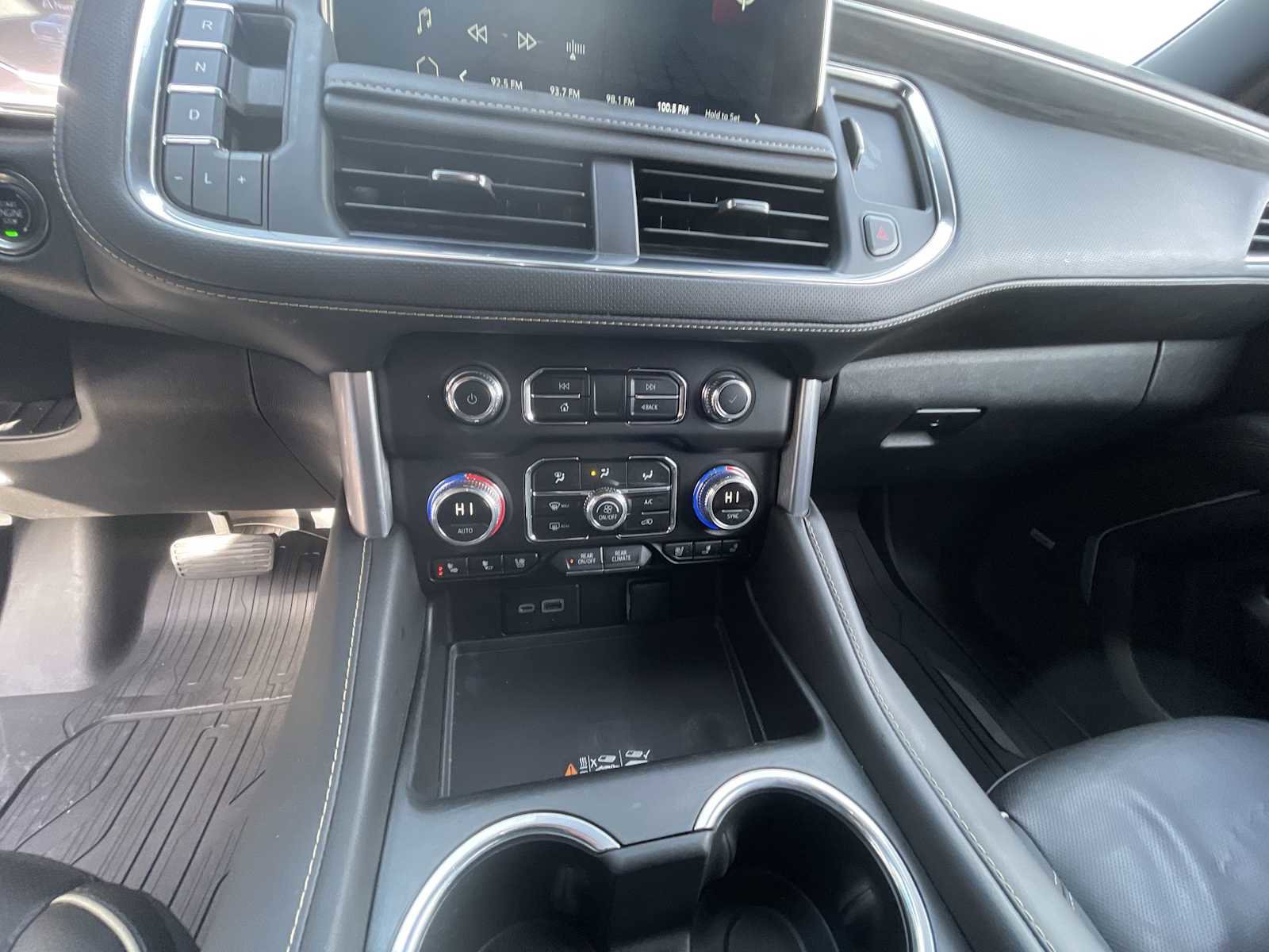 Used 2024 GMC Yukon XL SLT image 35