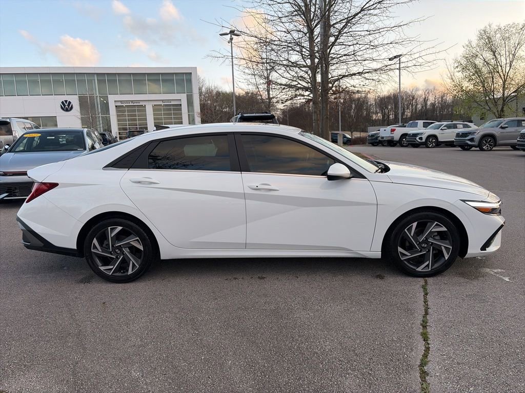Used 2024 Hyundai Elantra SEL w/ Convenience Package image 8