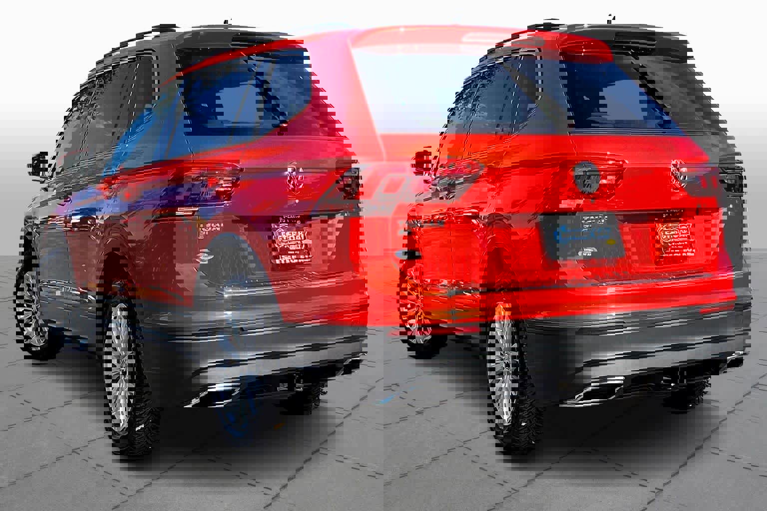 Used 2019 Volkswagen Tiguan SE w/ Panoramic Sunroof Package image 11