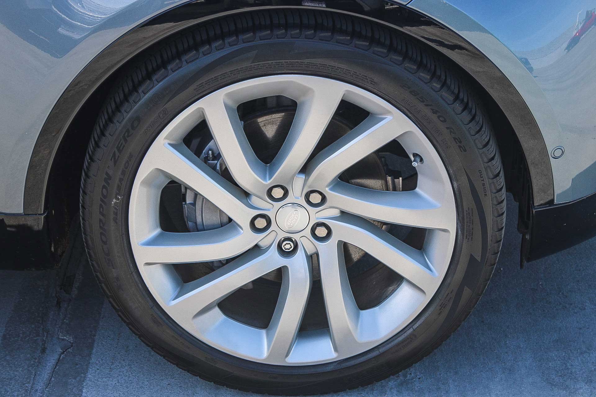 Used 2023 Land Rover Discovery S R-Dynamic image 11