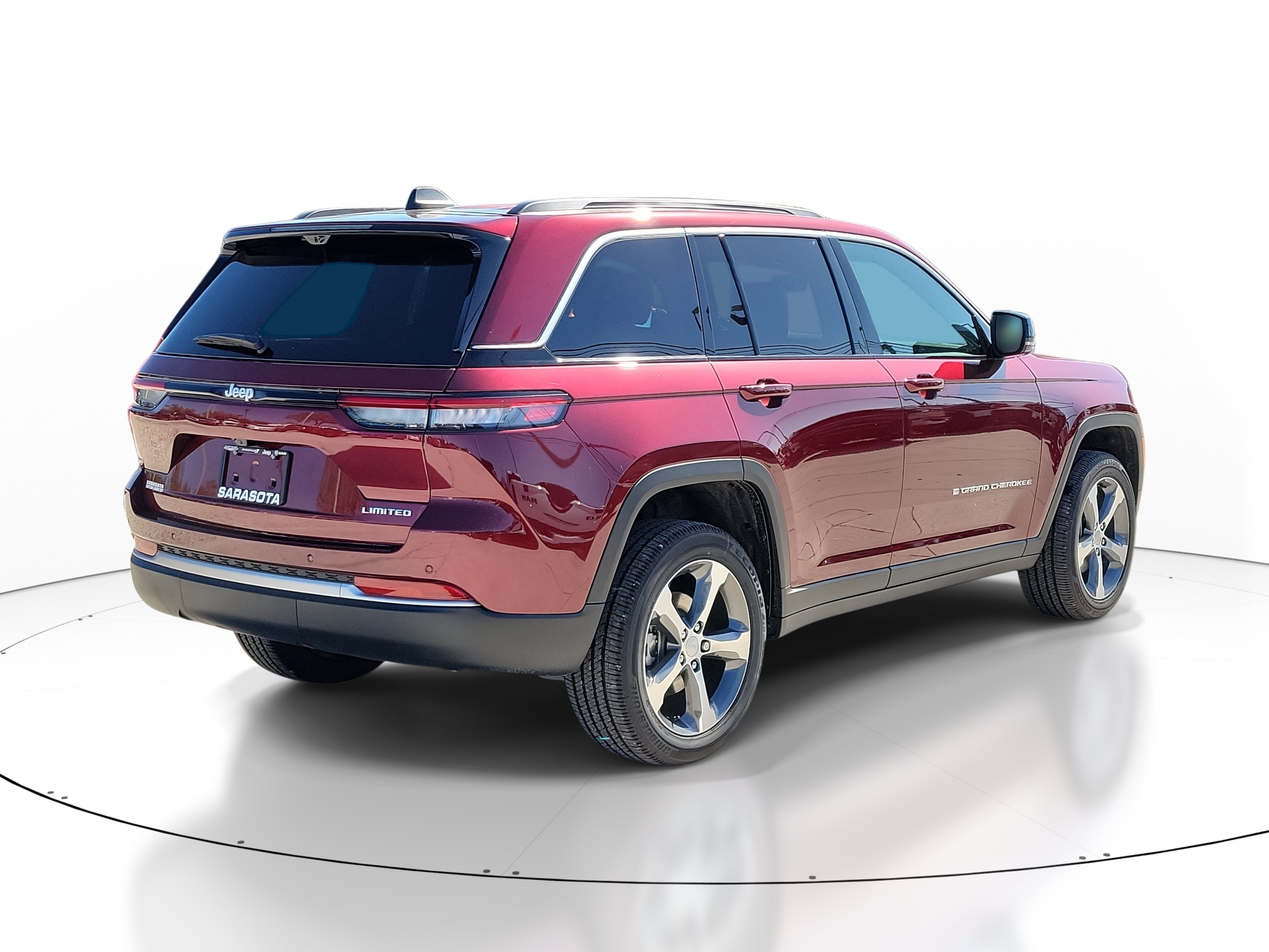 New 2026 Jeep Grand Cherokee Limited w/ Luxury Tech Group II RWD image 6