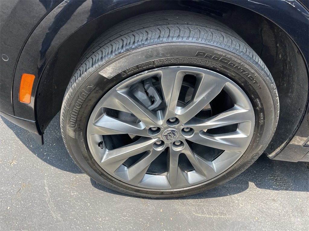 Used 2022 Buick Envision Avenir w/ Technology Package II image 2