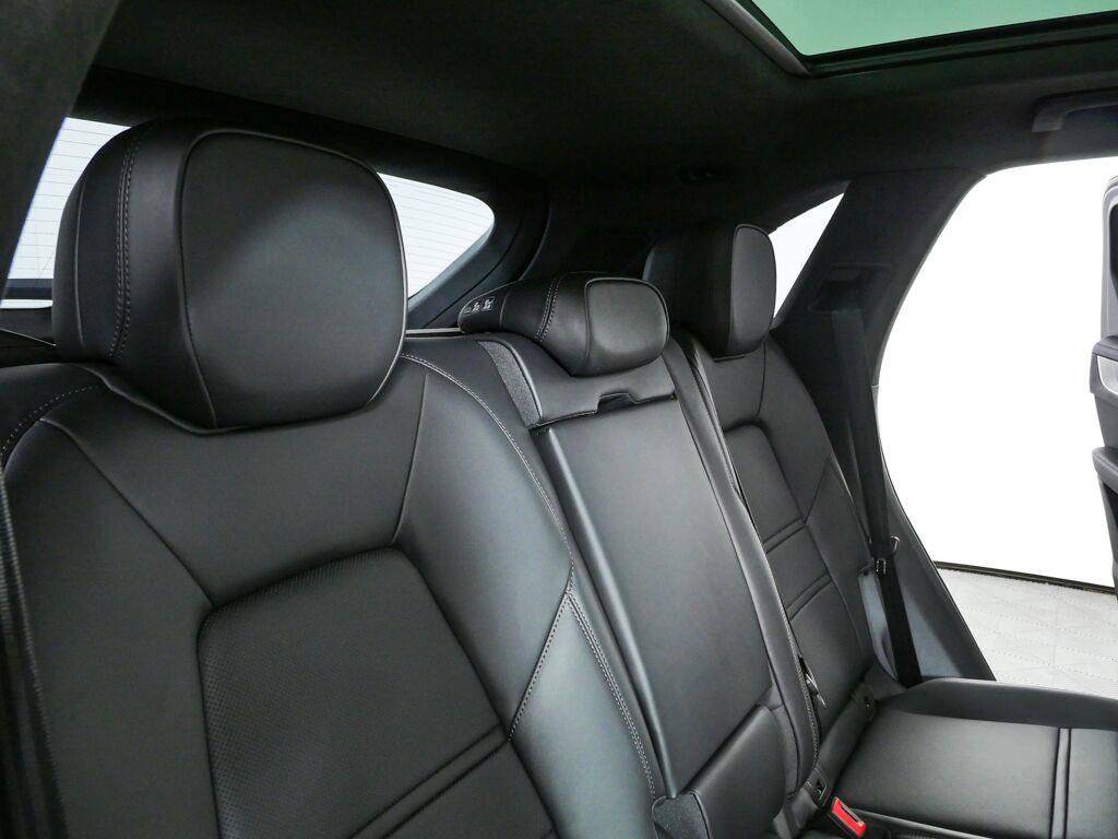 New 2026 Porsche Cayenne Turbo AWD/4WD image 23