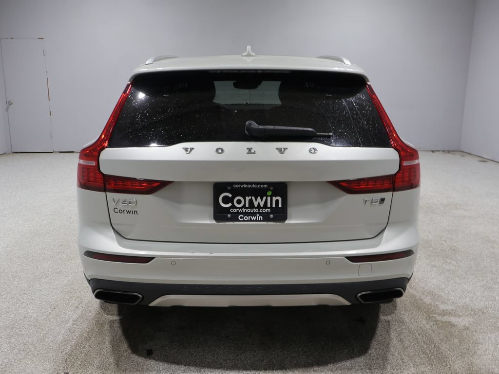 Used 2020 Volvo V60 T5 Cross Country AWD/4WD image 3