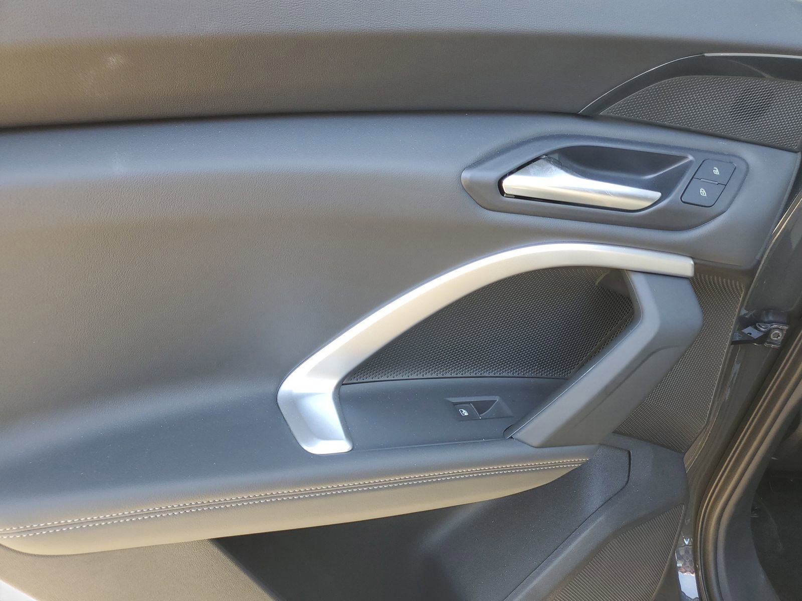 Used 2025 Audi Q5 Premium w/ Convenience Package image 15