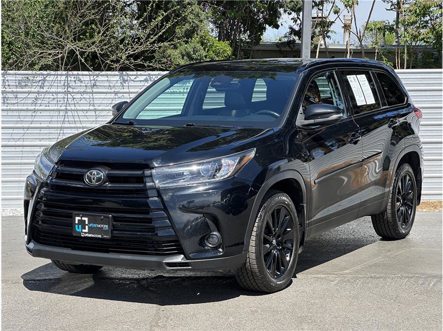 Used 2019 Toyota Highlander SE w/ Nightshade Edition AWD/4WD image 9
