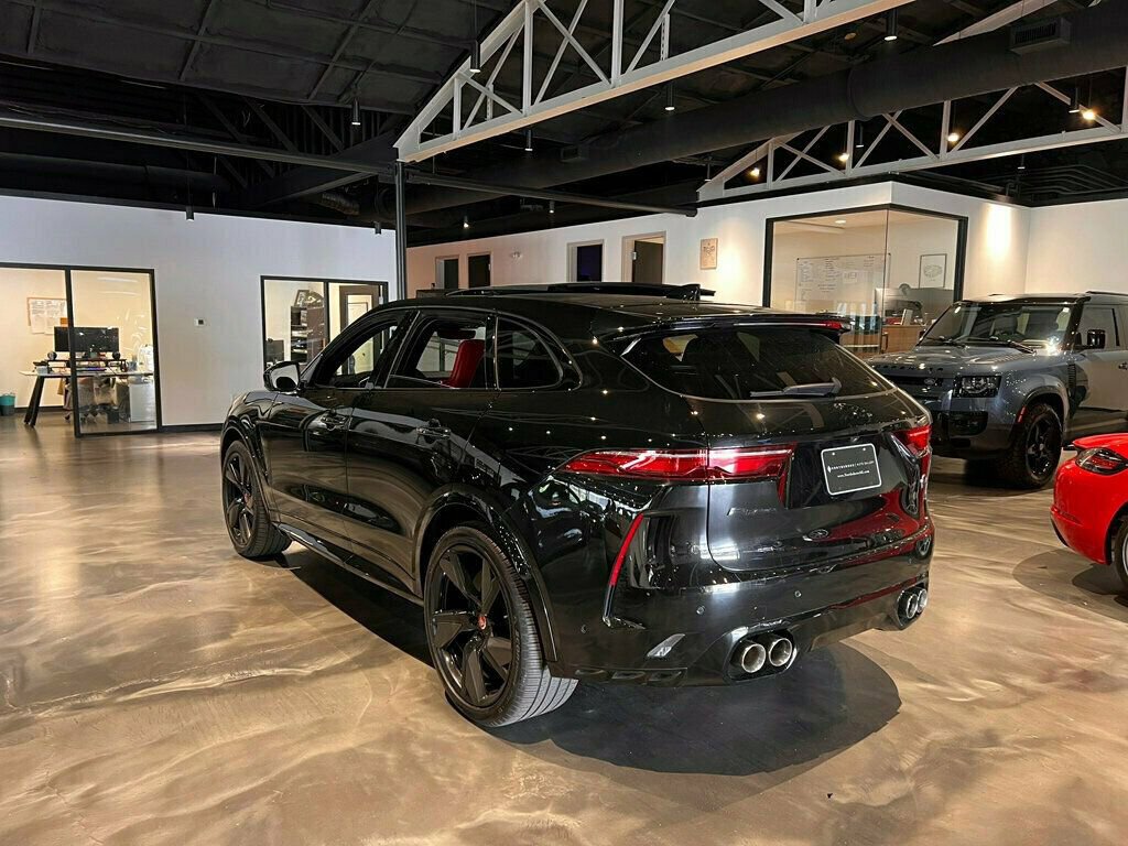 Used 2023 Jaguar F-PACE SVR image 3