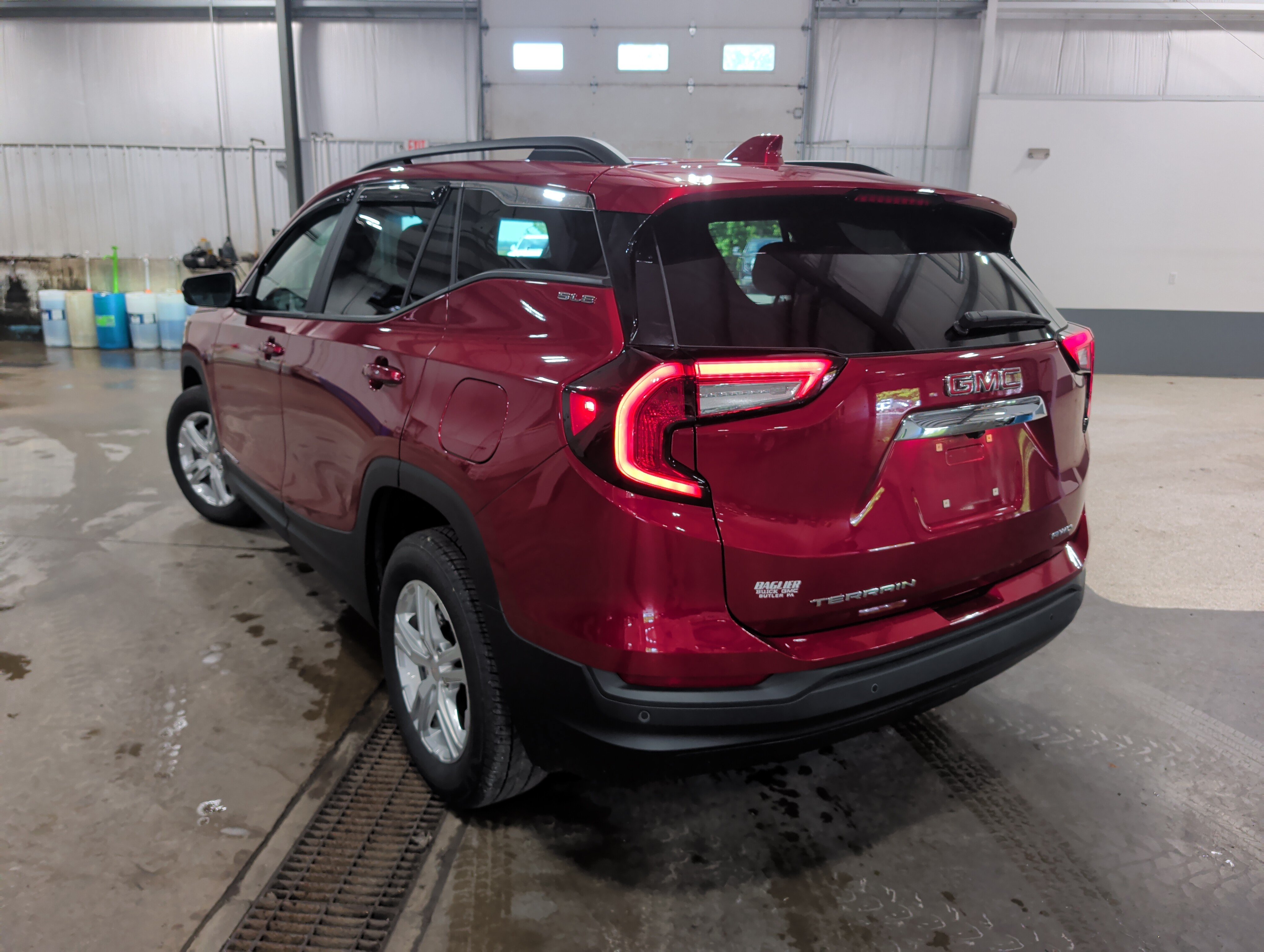 Used 2024 GMC Terrain SLE w/ Driver Convenience Package AWD/4WD image 4