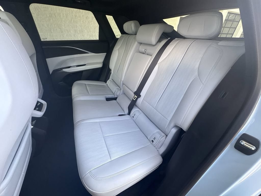 Certified 2024 Cadillac Lyriq Luxury AWD/4WD image 26