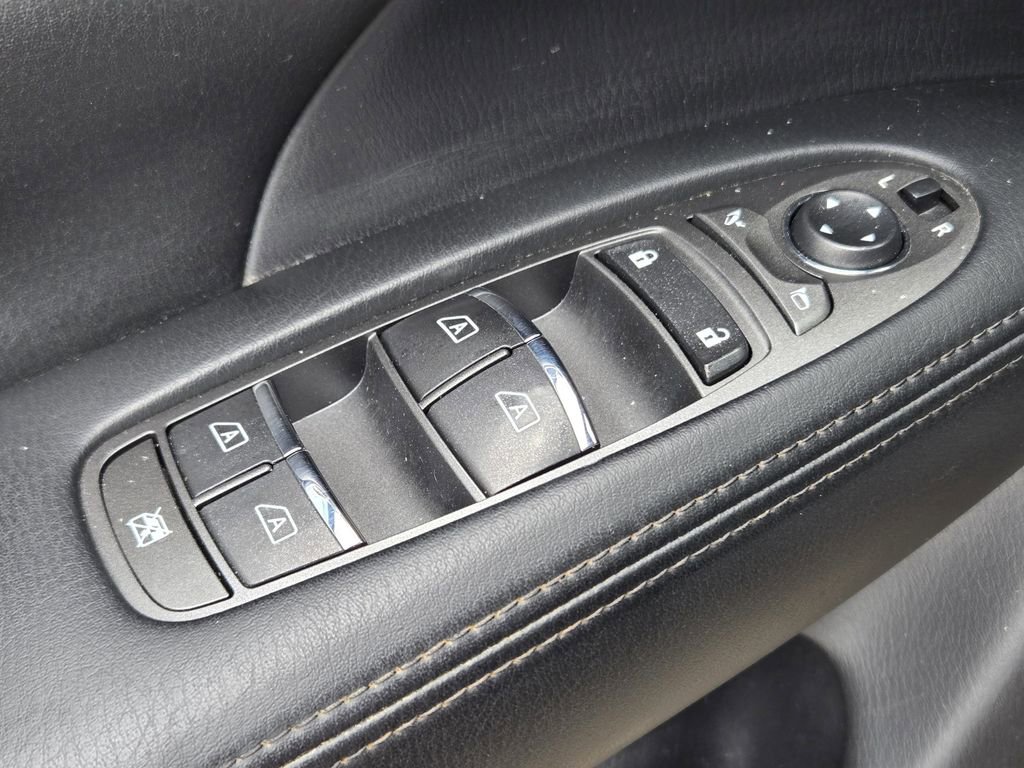 Used 2017 INFINITI Q70 L 3.7 image 32