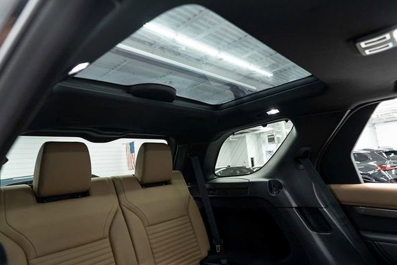 Used 2023 Land Rover Discovery S R-Dynamic image 13