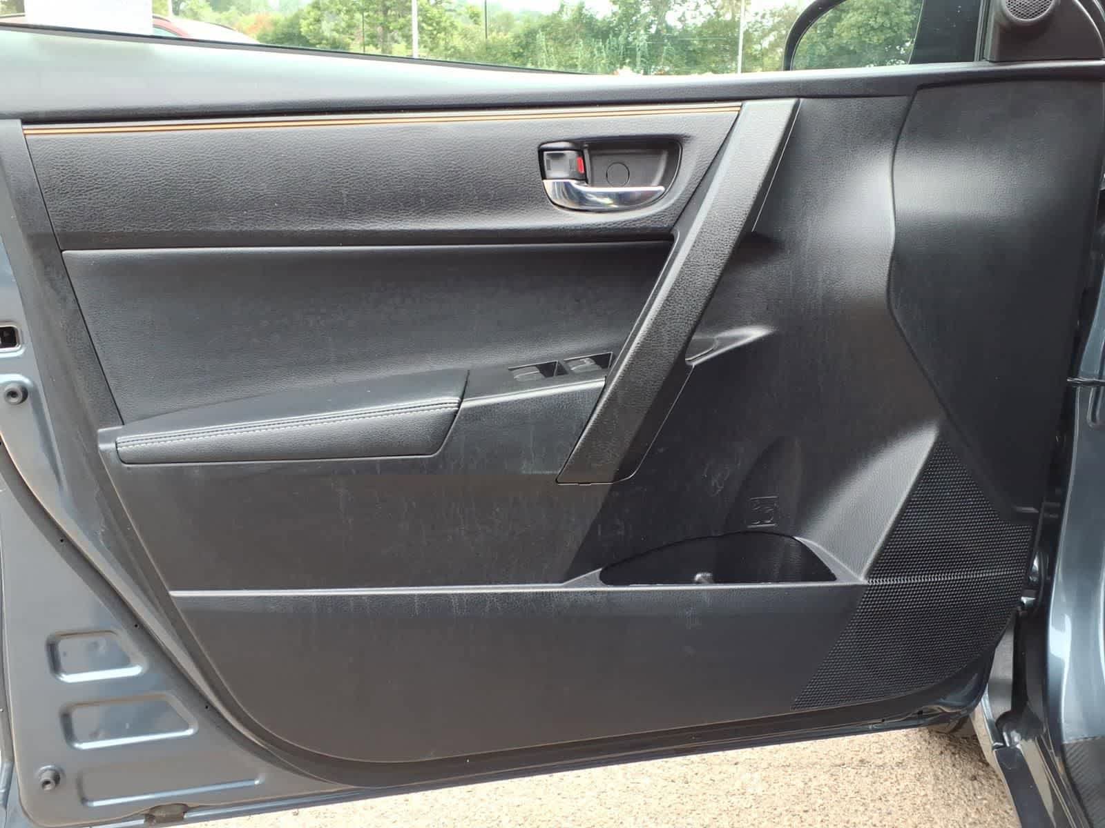 Used 2018 Toyota Corolla SE FWD image 13