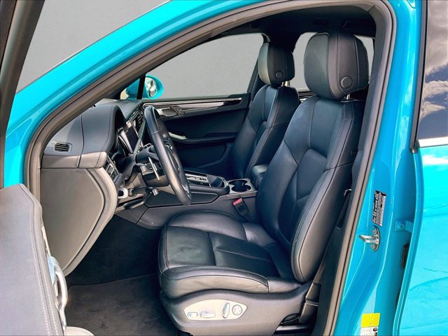 Used 2023 Porsche Macan AWD/4WD image 27