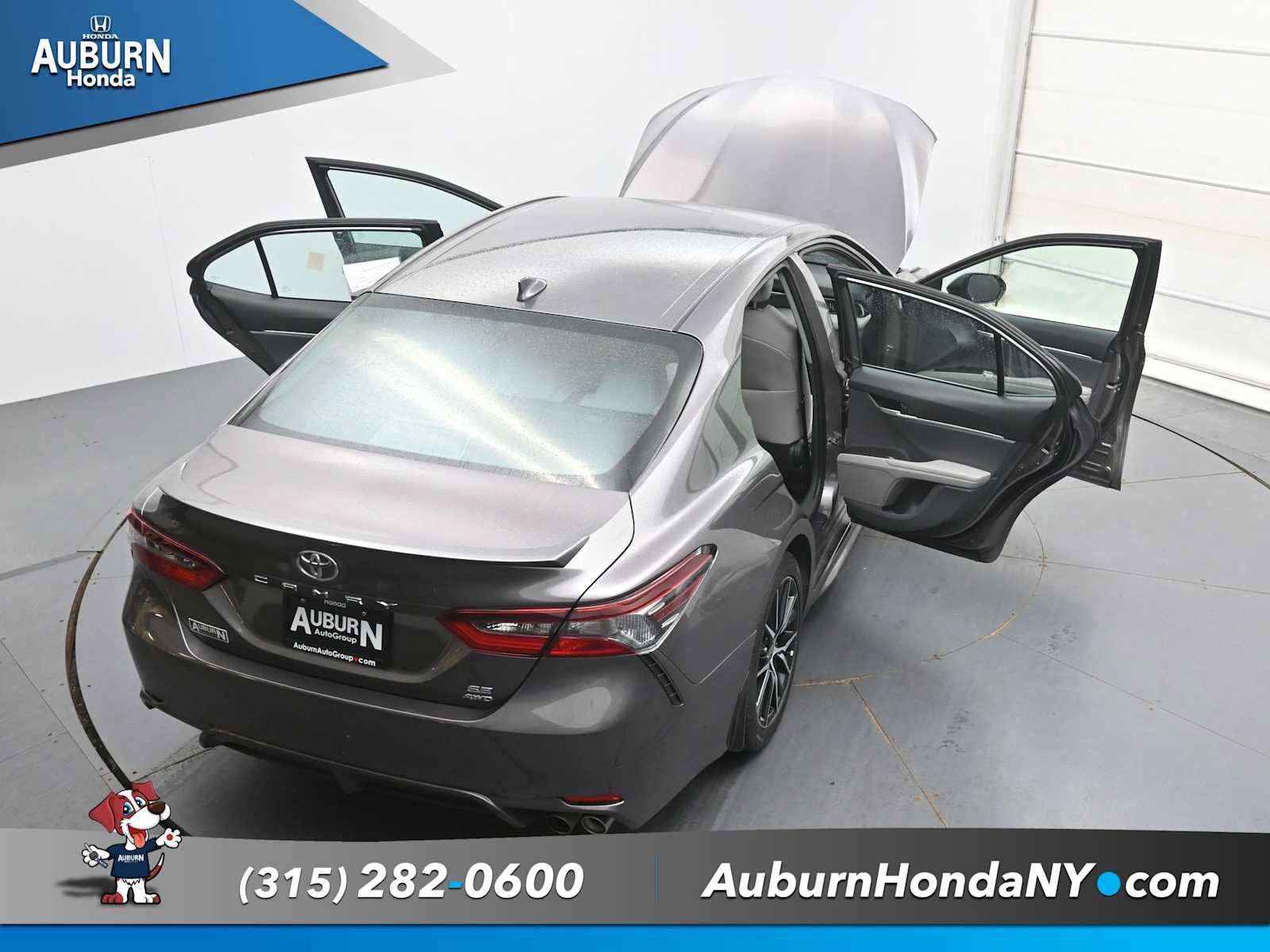 Used 2024 Toyota Camry SE AWD/4WD image 38