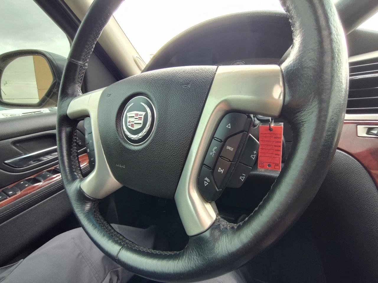 Used 2012 Cadillac Escalade Luxury RWD image 18