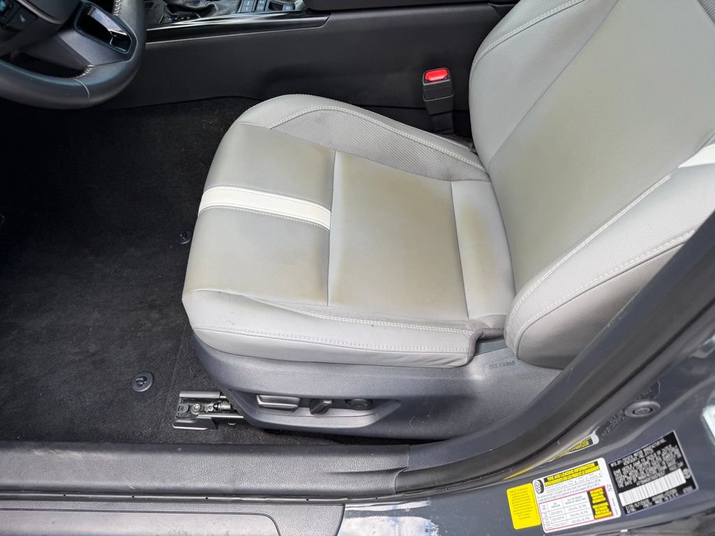 Used 2025 Toyota Camry SE FWD image 23