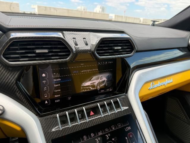 Used 2020 Lamborghini Urus image 28