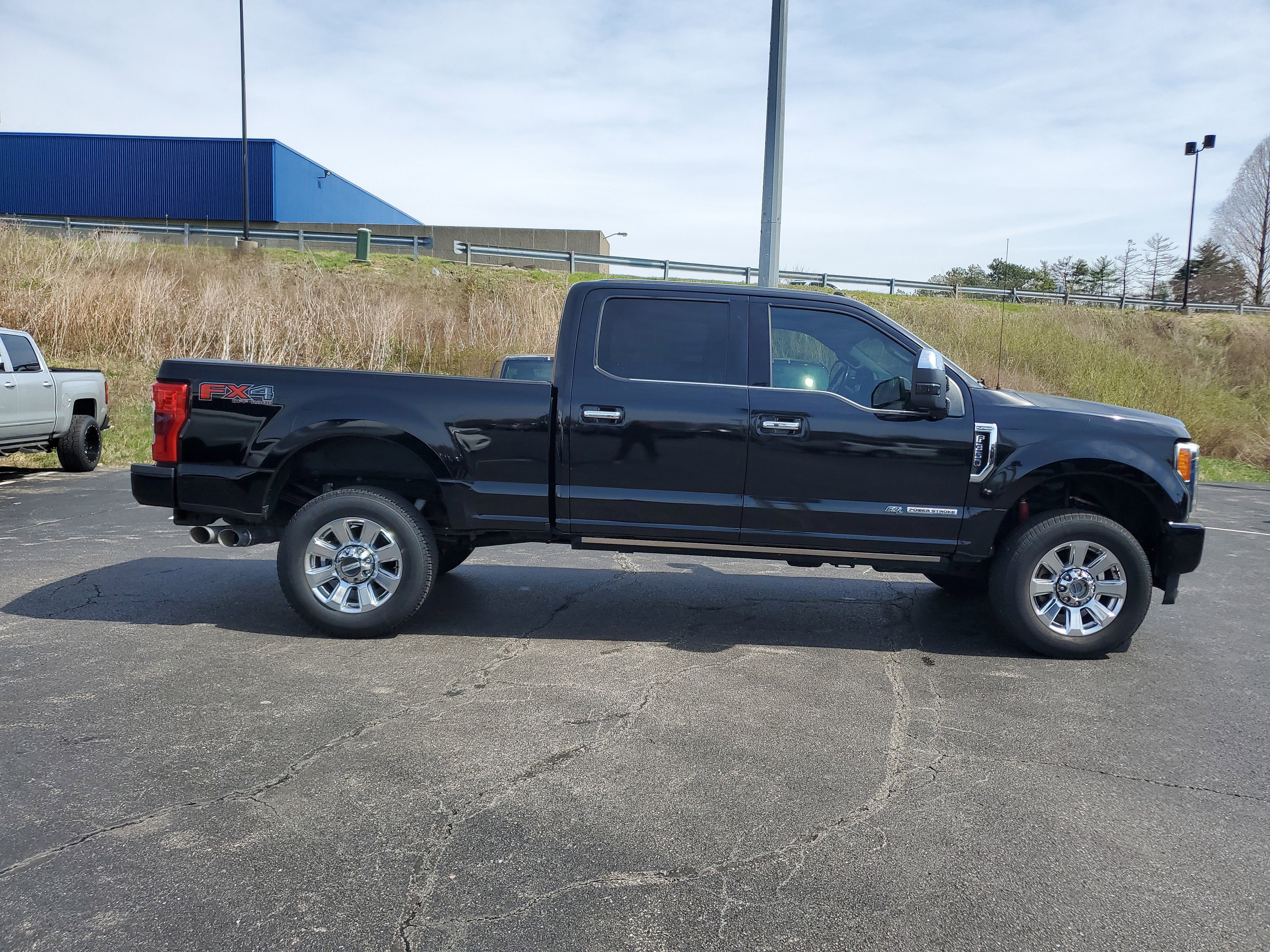 Used 2017 Ford F350 Platinum w/ Platinum Ultimate Package image 3