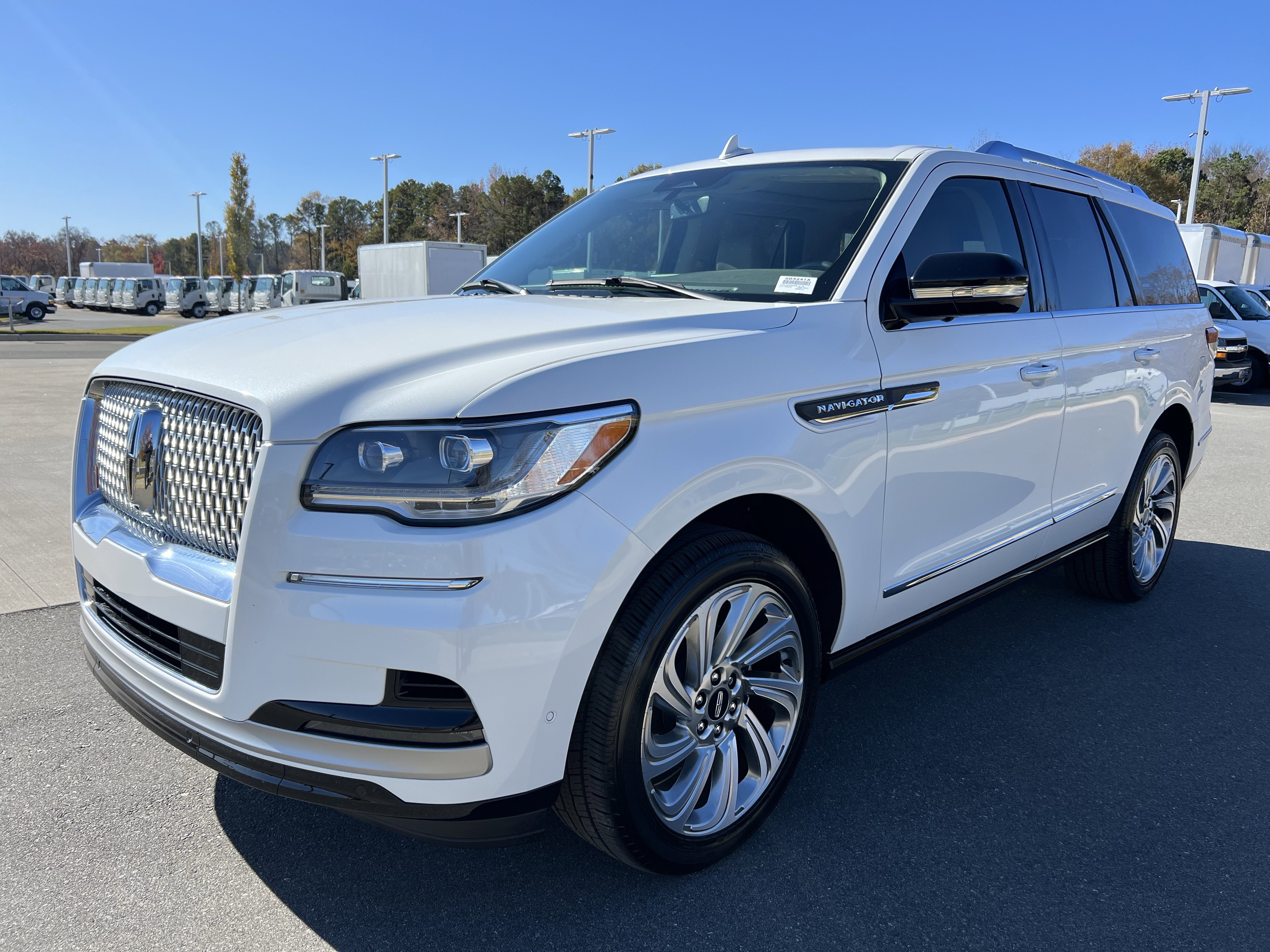 Used 2024 Lincoln Navigator Premiere image 5