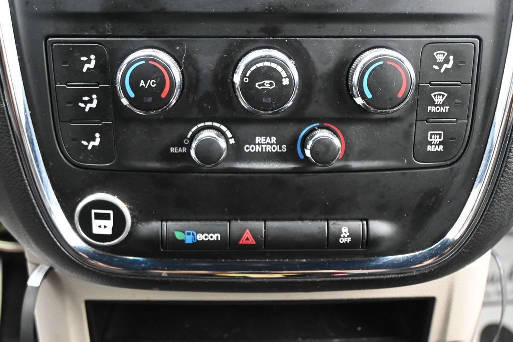 Used 2015 Dodge Grand Caravan SXT FWD image 19