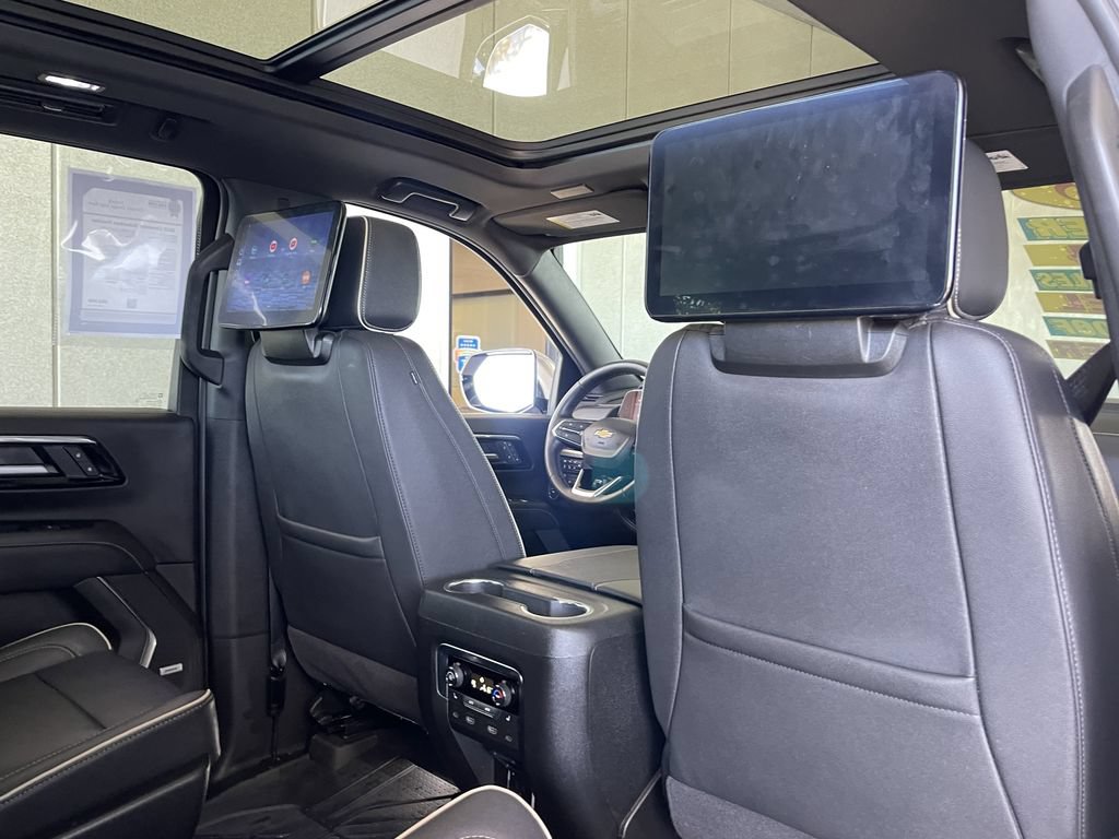 Used 2025 Chevrolet Suburban Premier AWD/4WD image 22