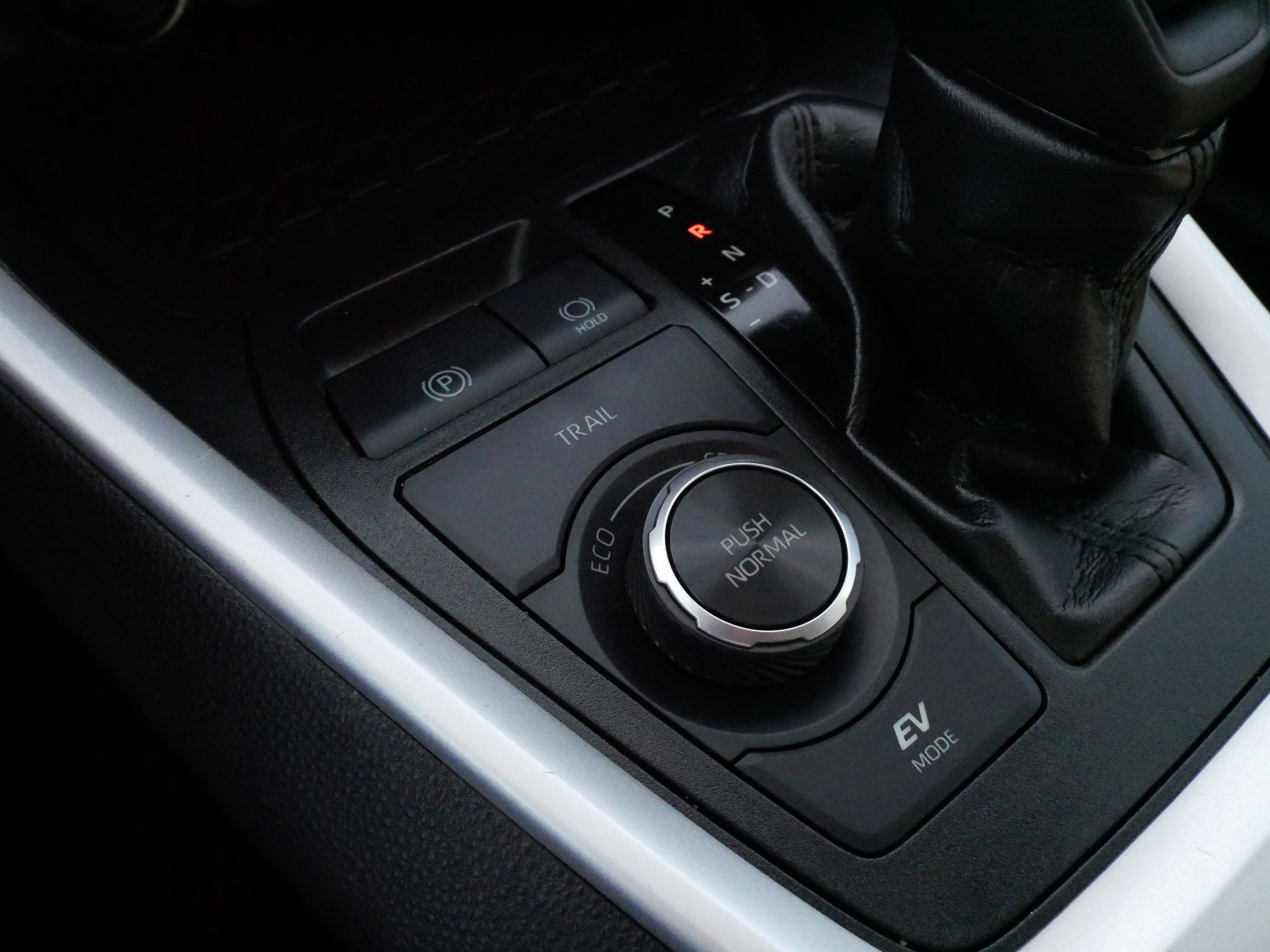 Used 2021 Toyota RAV4 LE image 28