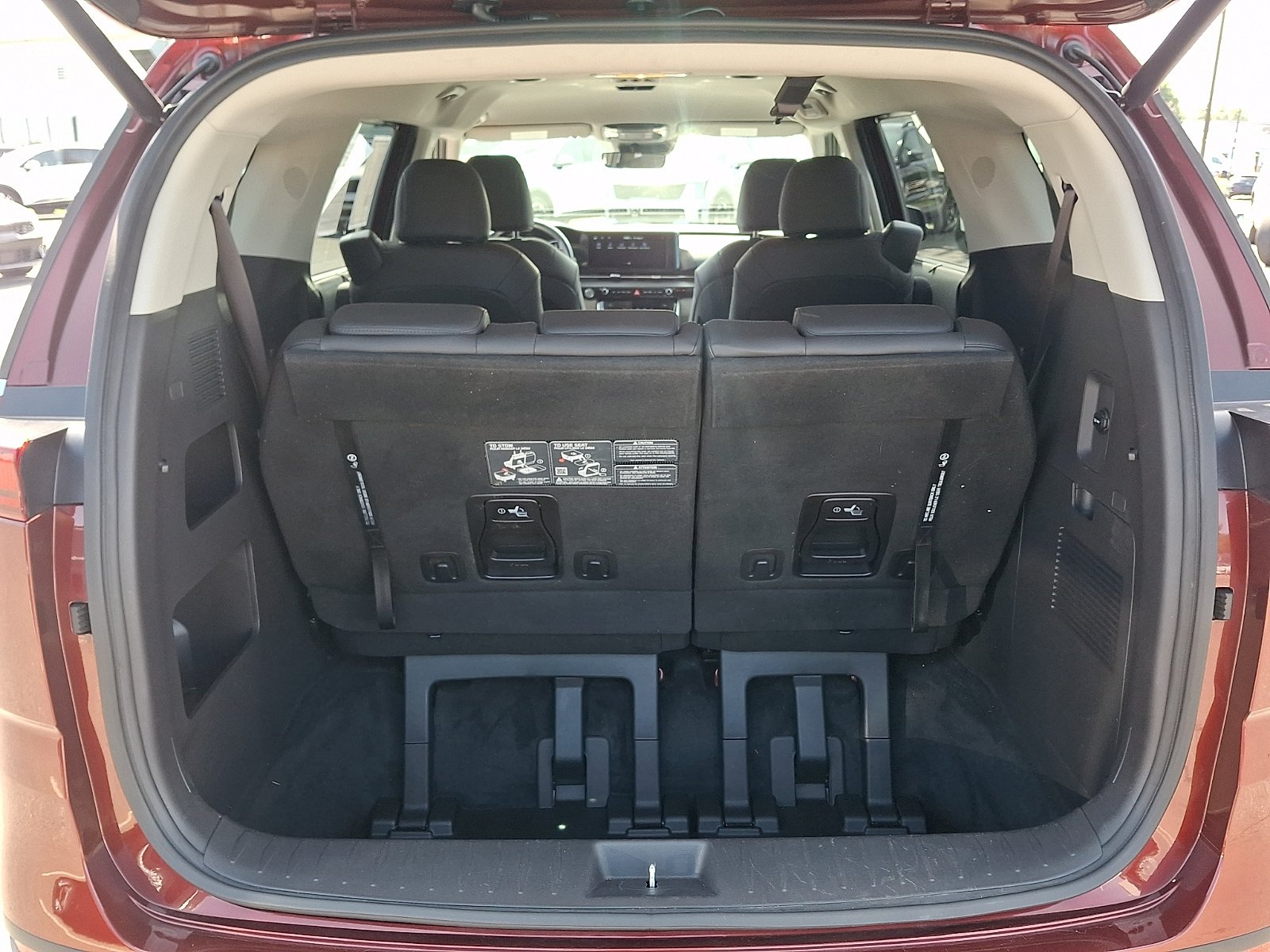 Used 2024 Kia Carnival EX FWD image 30