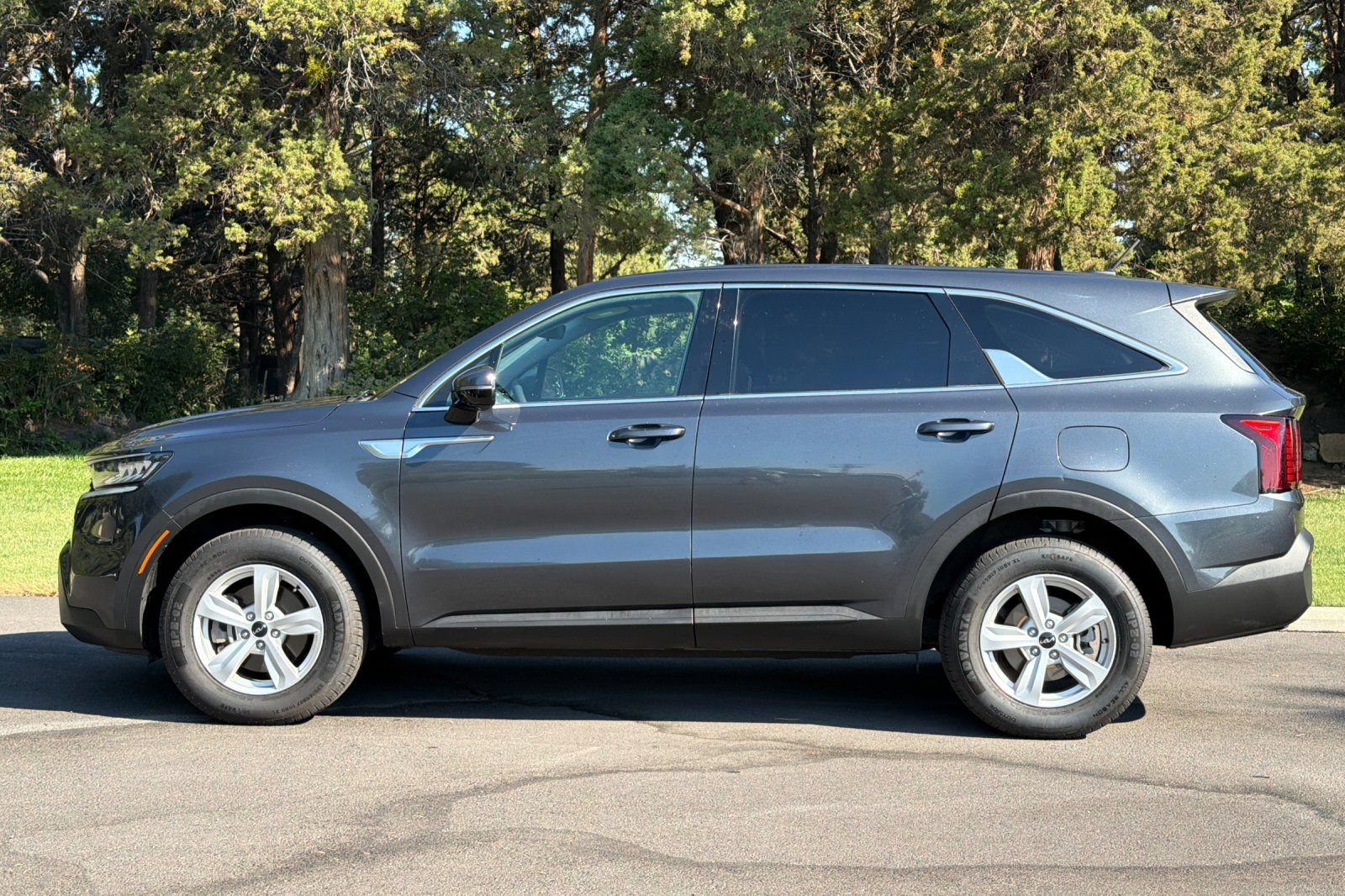 Used 2023 Kia Sorento LX AWD/4WD image 7