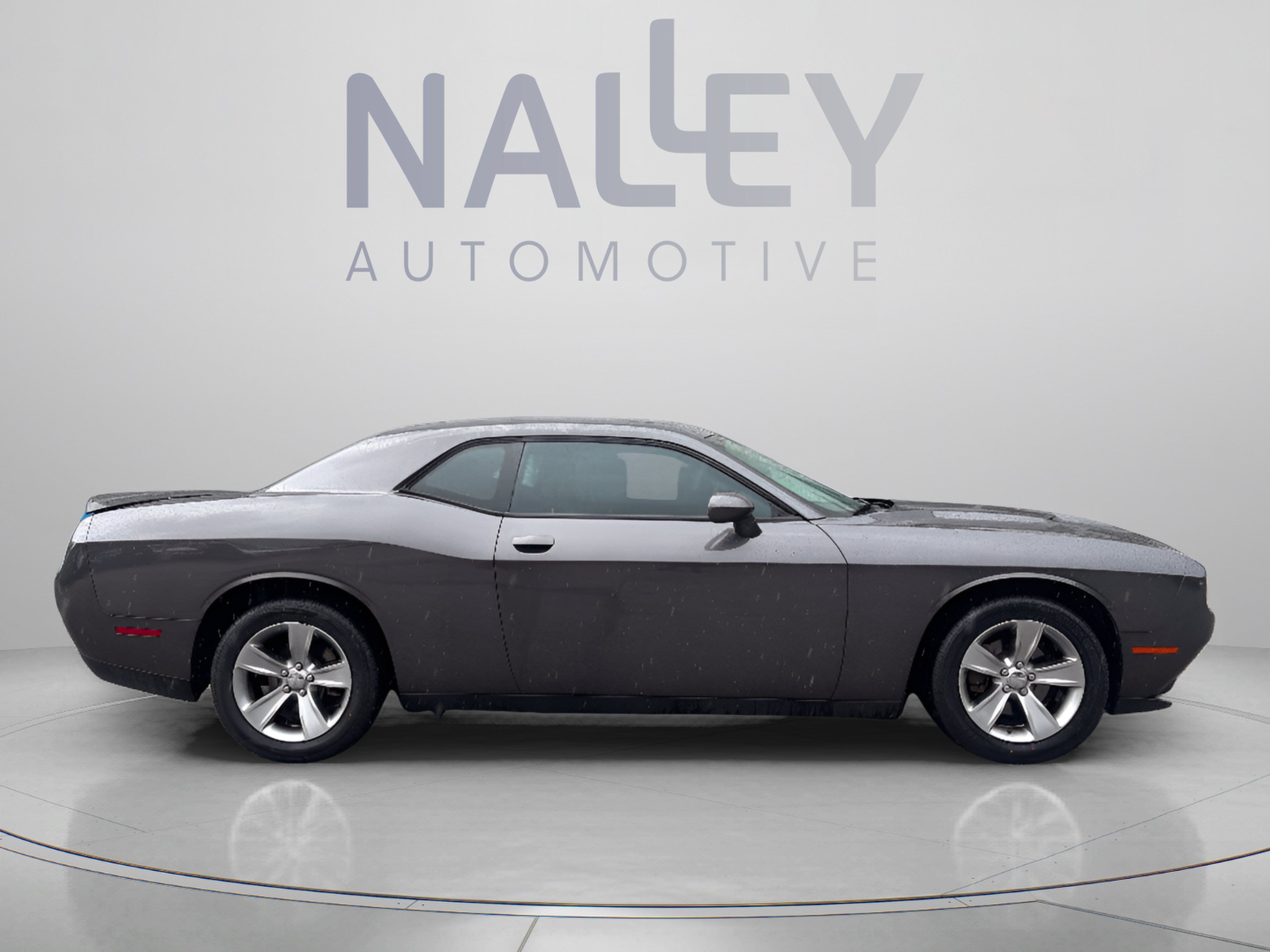 Used 2016 Dodge Challenger SXT RWD image 6