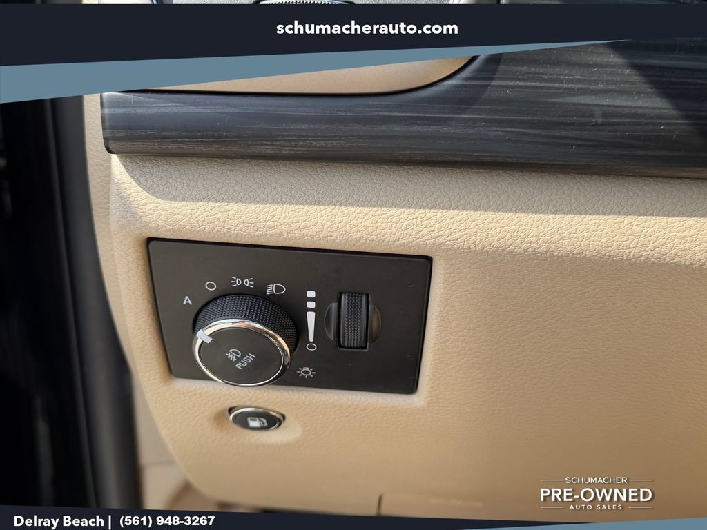 Used 2019 Jeep Grand Cherokee Laredo AWD/4WD image 27
