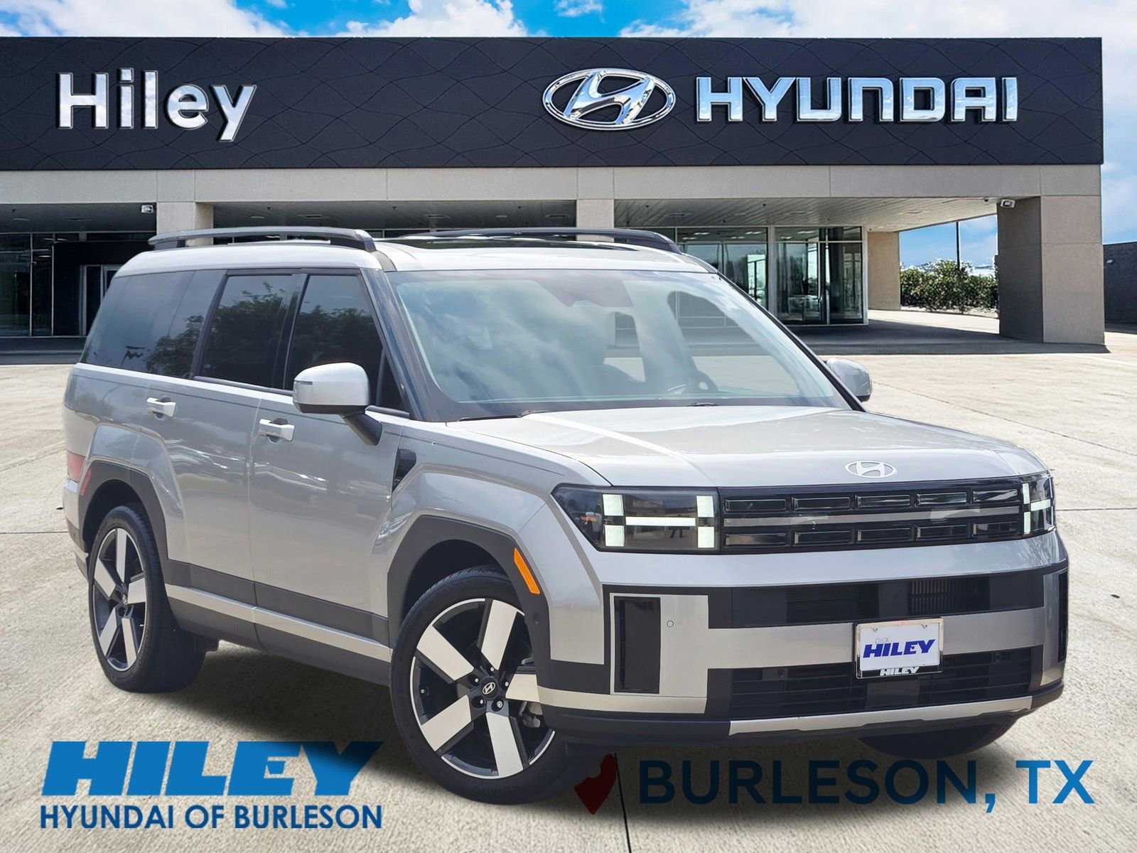 Used 2024 Hyundai Santa Fe Limited FWD image 2