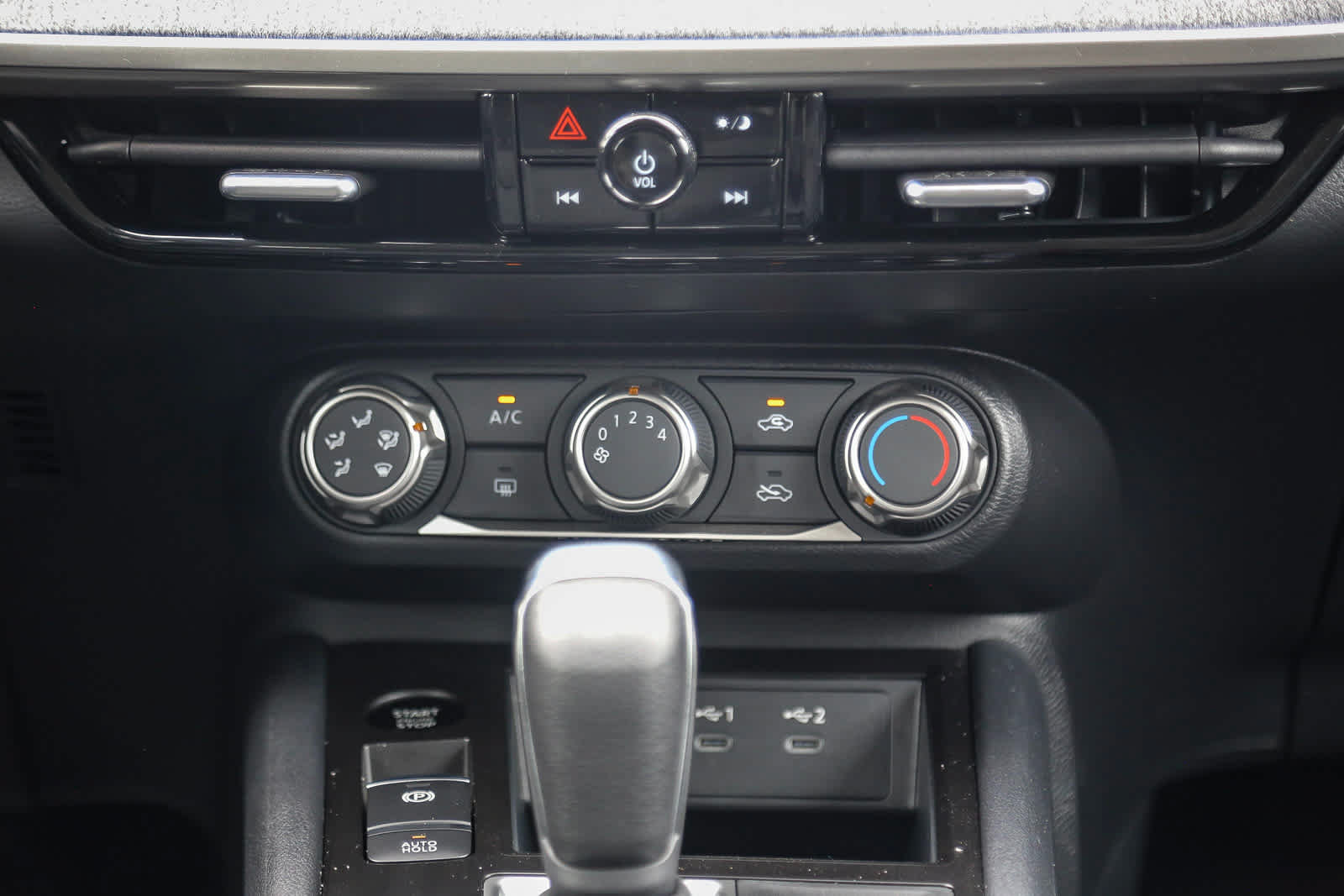 New 2025 Nissan Kicks SV FWD image 15