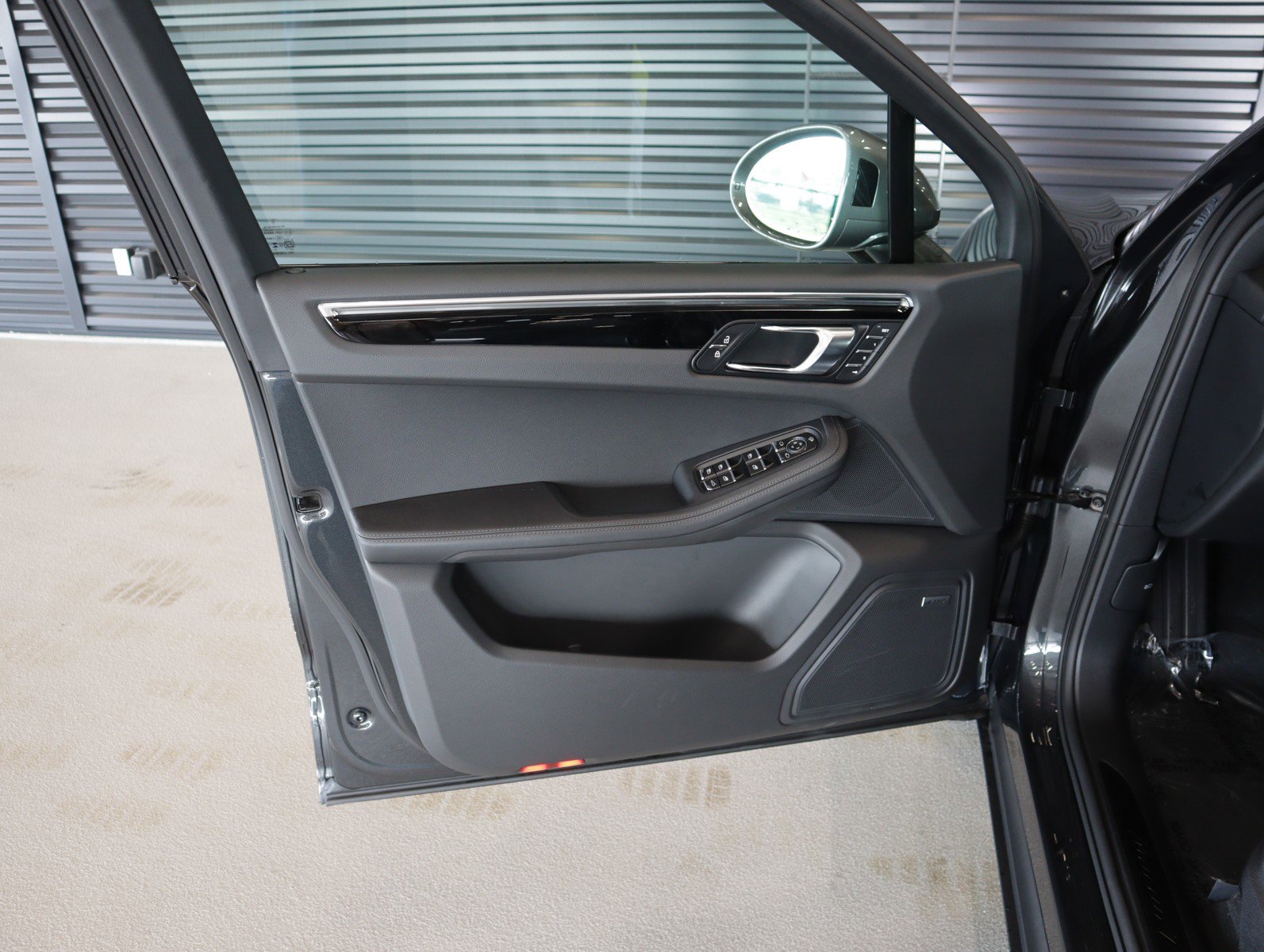 New 2026 Porsche Macan Turbo image 25