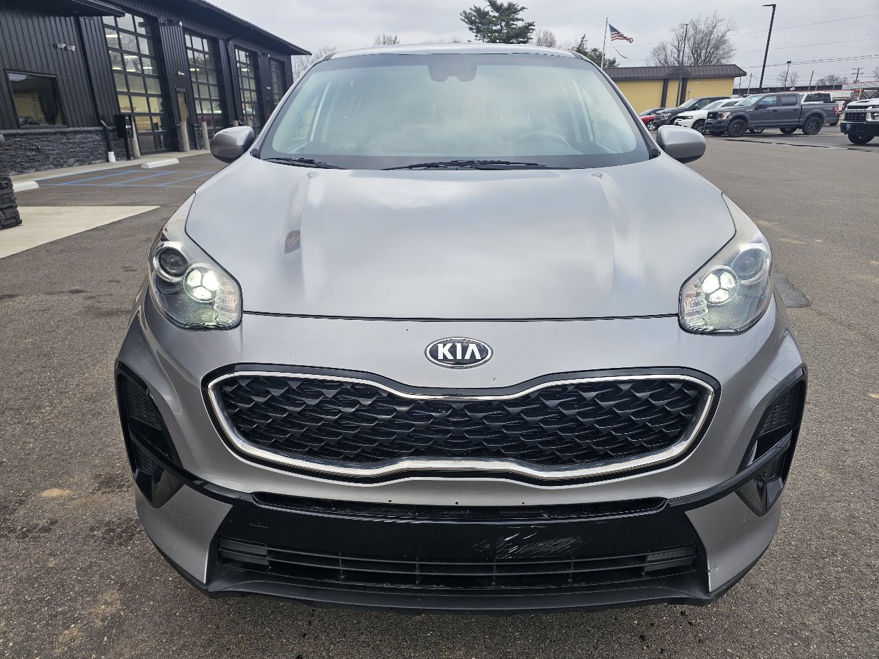 Used 2020 Kia Sportage LX image 2