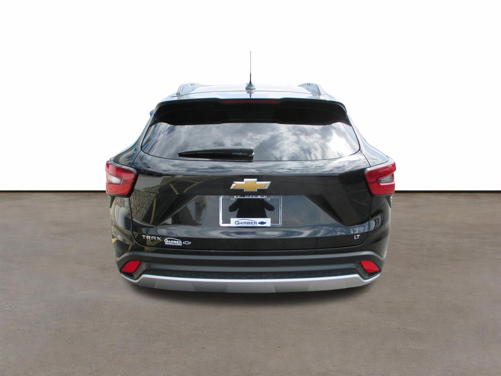 Used 2024 Chevrolet Trax LT w/ Sunroof Package FWD image 4
