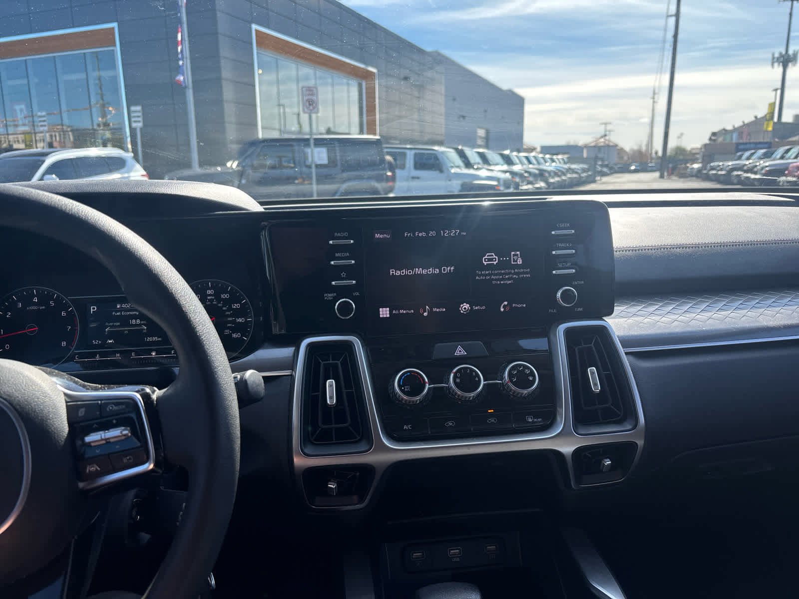 Used 2023 Kia Sorento LX image 12