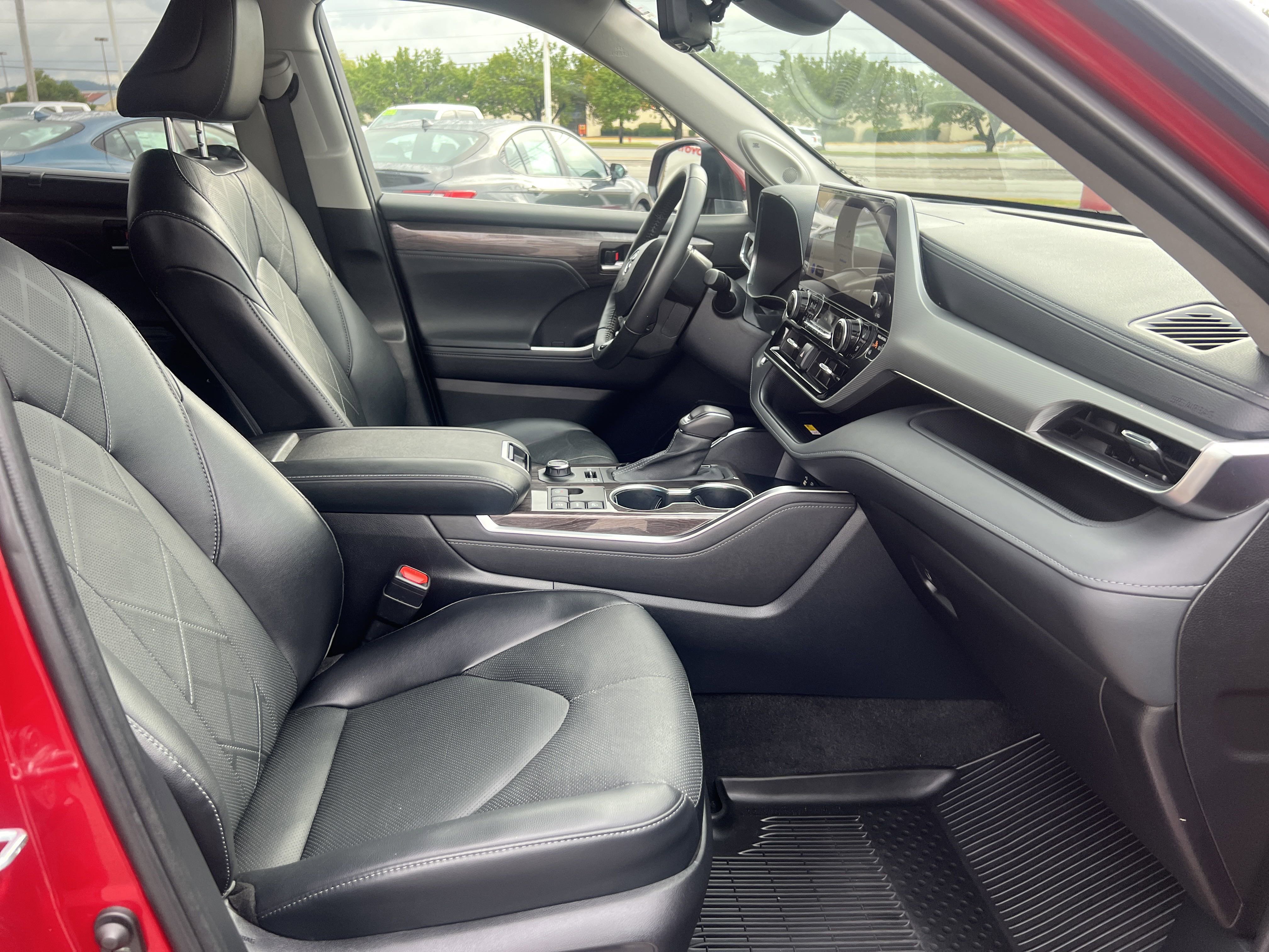 Used 2023 Toyota Highlander Platinum image 14