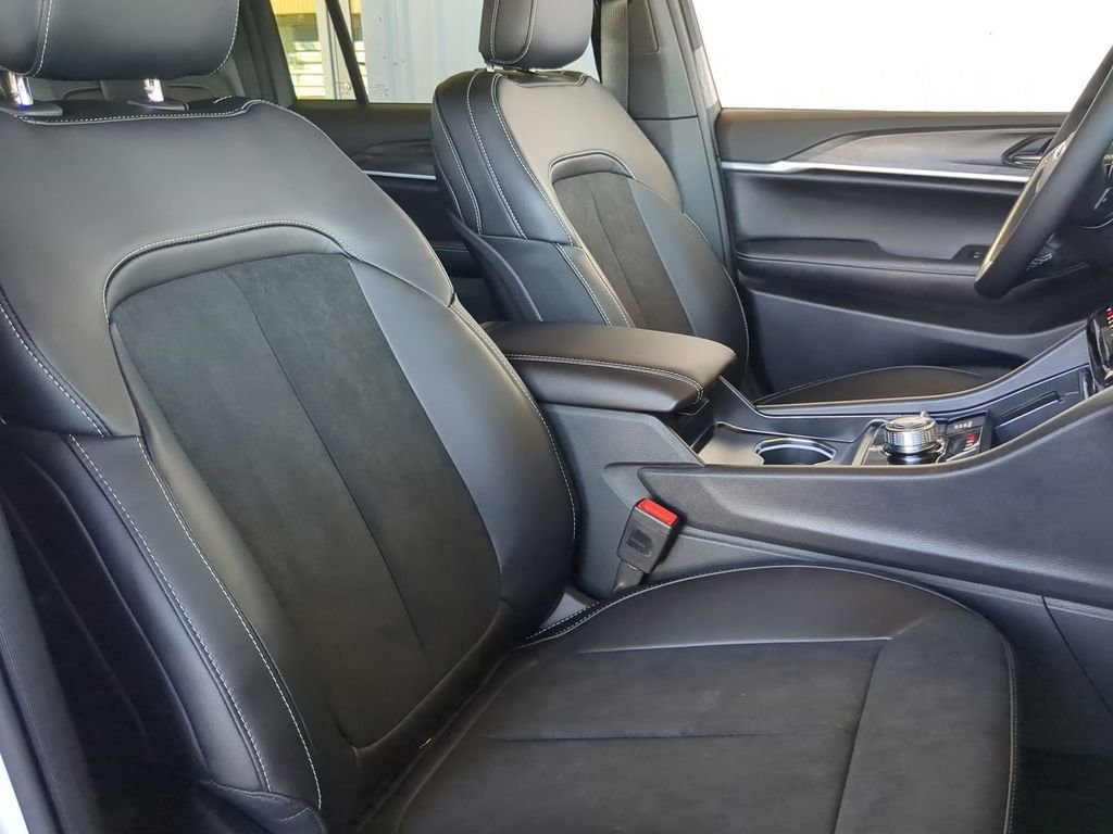 New 2026 Jeep Grand Cherokee Altitude image 8