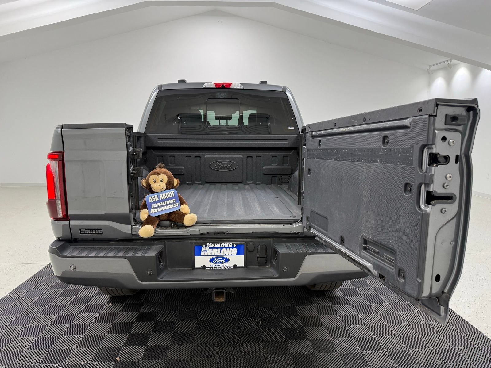 Used 2025 Ford F150 Platinum AWD/4WD image 9